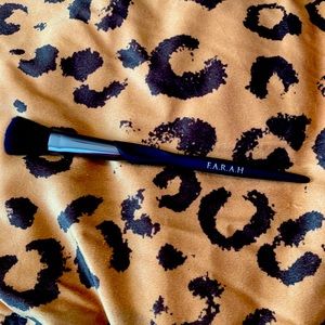 BRAND NEW‼️ FARAH Contour Brush